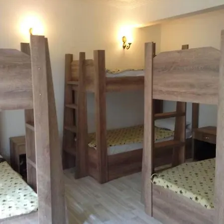 オズバイ ゲストハウス 2*