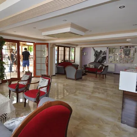 オズバイ ゲストハウス パムッカレ