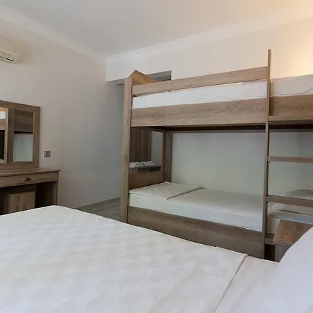 オズバイ ゲストハウス 2*