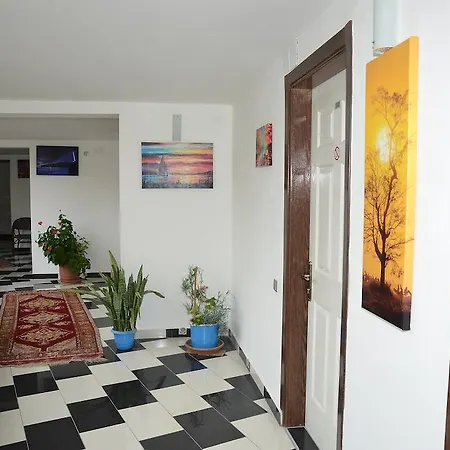 ゲストハウス オズバイ 2*